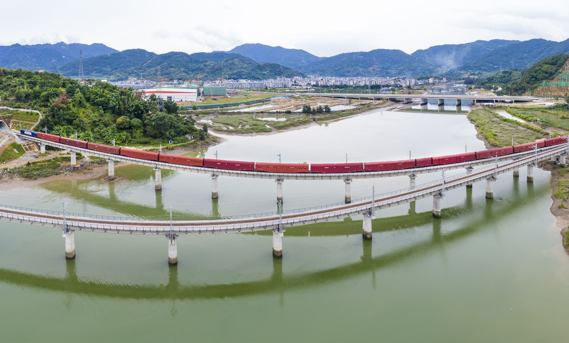 寧德汽車基地鐵路專用線正式通車運(yùn)營.jpg